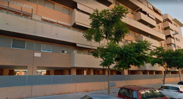 Fallece una niña de seis años tras ser arrojada por un hombre desde un sexto piso en el Parque Litoral