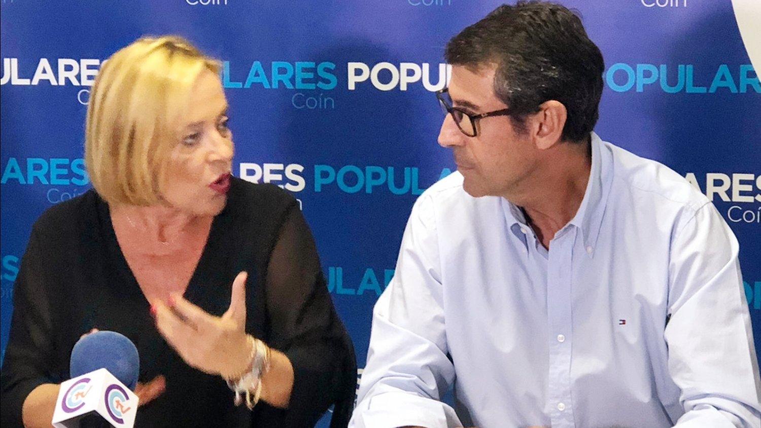 El PP destaca que más de 7.000 familias de Coín pagarían un 20% menos de luz con Juanma Moreno