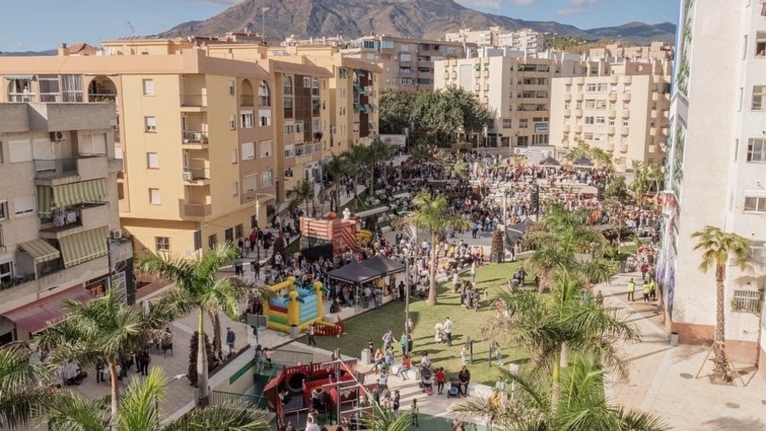 Estepona inaugura el aparcamiento y la nueva plaza del Ajedrez con actividades para más de 4.000 personas