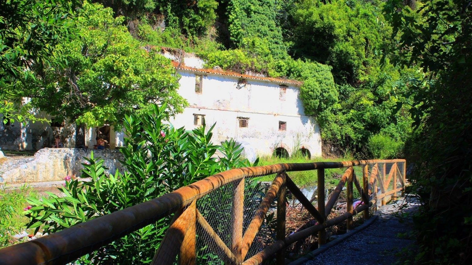 La Diputación acondiciona un sendero hasta el manantial que abastece a Árchez