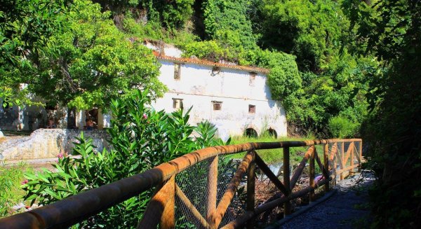 La Diputación acondiciona un sendero hasta el manantial que abastece a Árchez