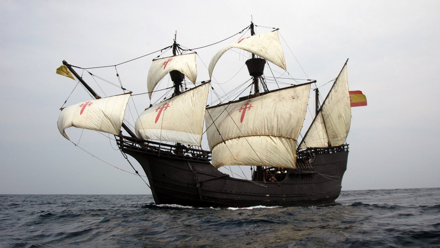 La Nao de Santa María, la Nao Victoria y el Galeón Andalucía desembarcan en el puerto de Málaga