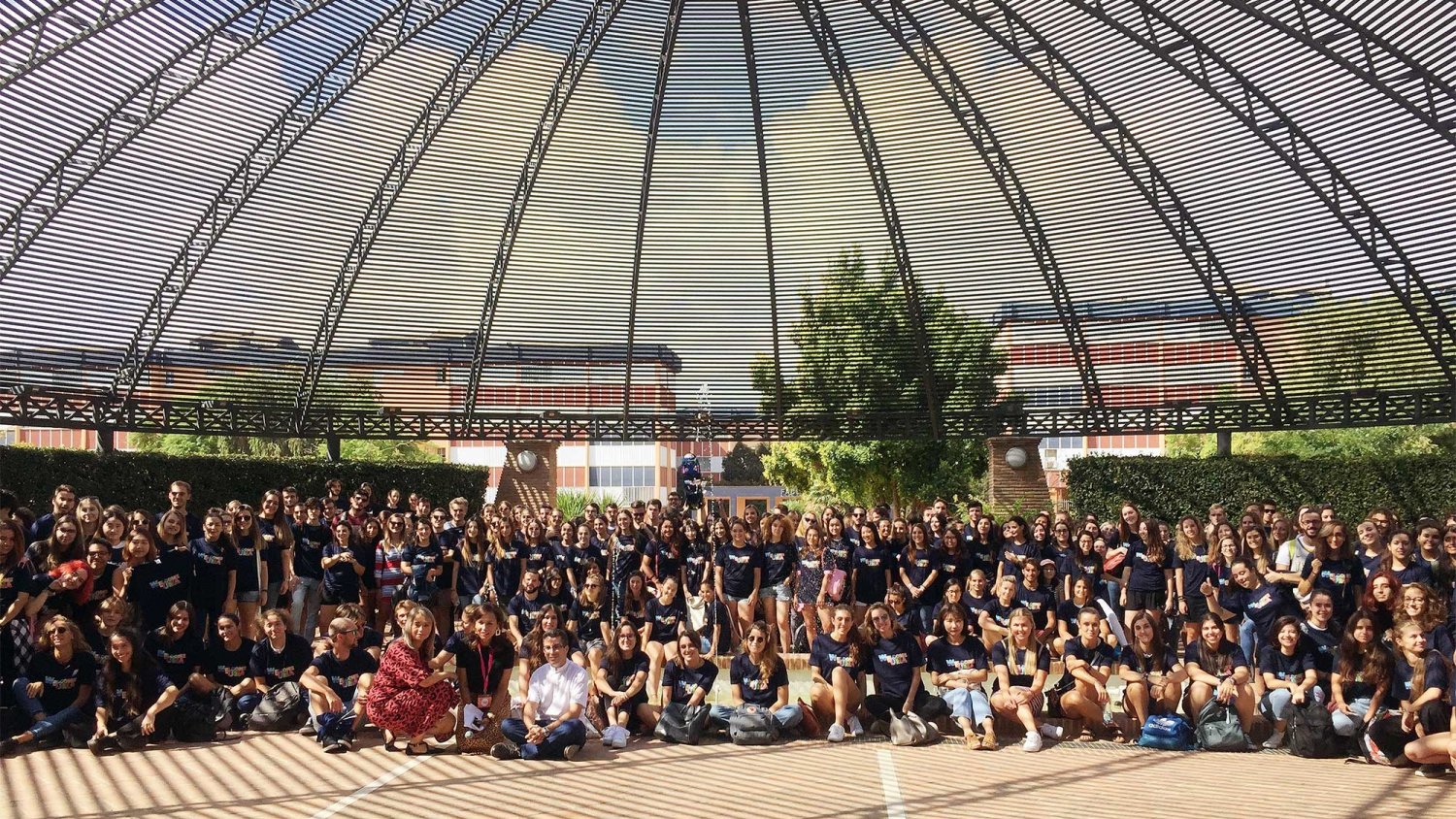 Los estudiantes del 'Buddy Program' celebran en el Jardín Botánico un encuentro de bienvenida