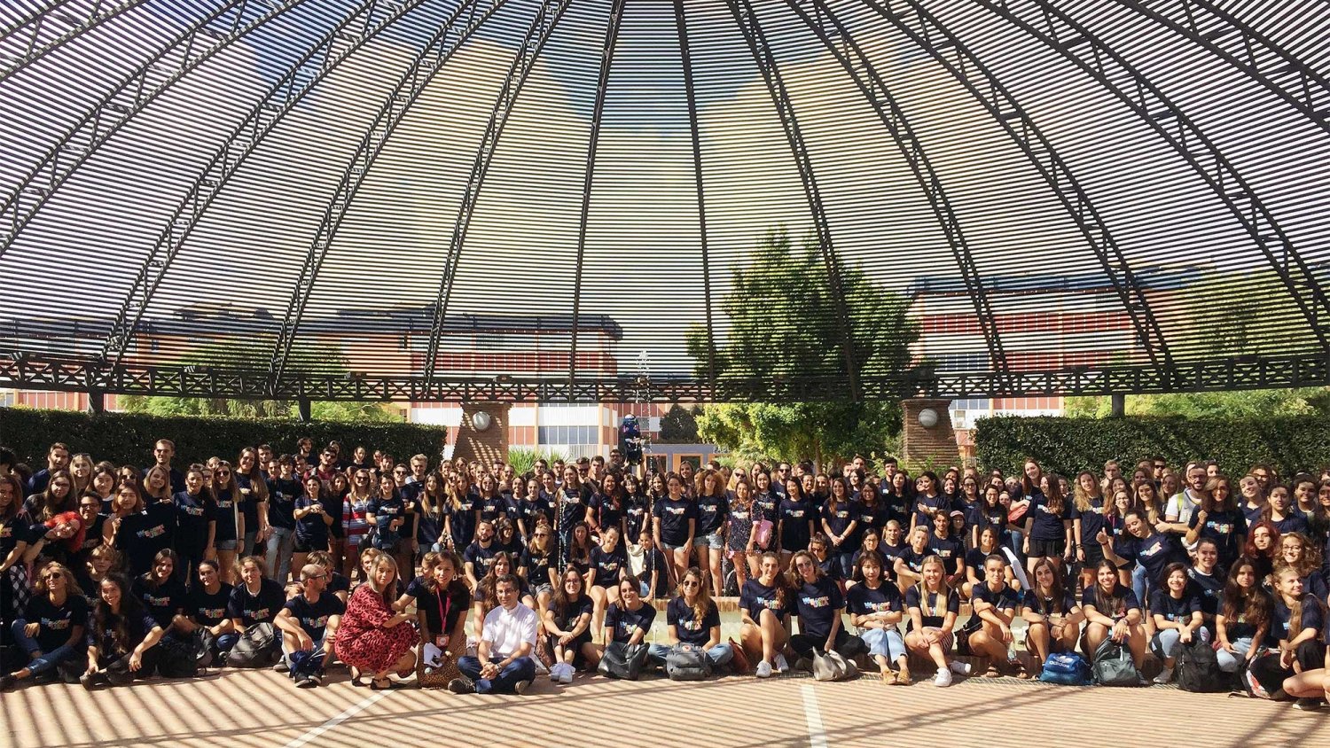 Los estudiantes del 'Buddy Program' celebran en el Jardín Botánico un encuentro de bienvenida