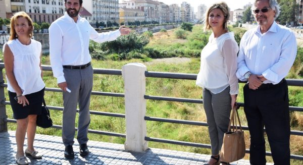El PSOE alerta que la dejadez del gobierno municipal en la limpieza del Guadalmedina podría acarrear inundaciones