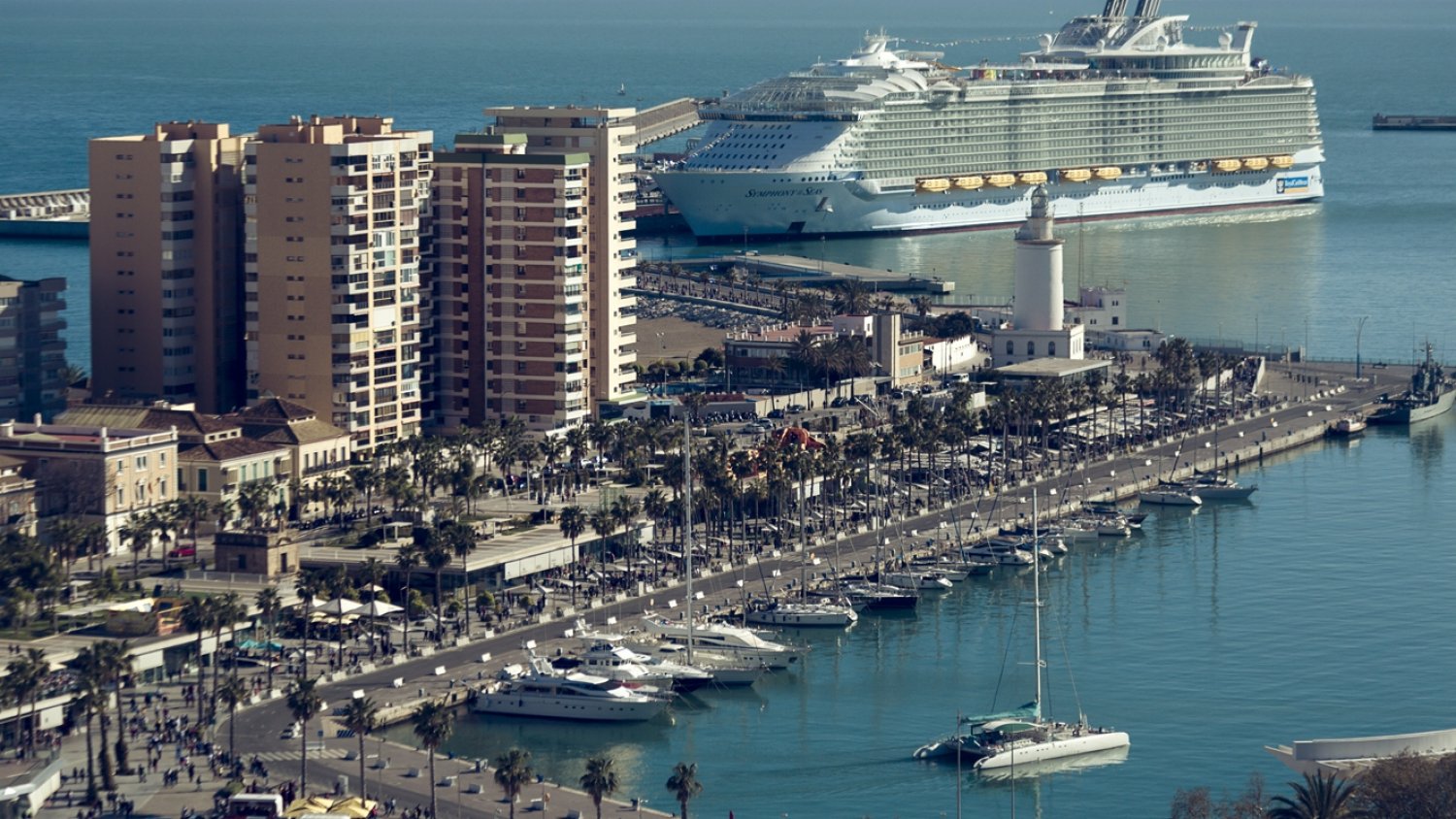 El Puerto de Málaga abre el concurso para una zona destinada a megayates en los muelles 1 y 2