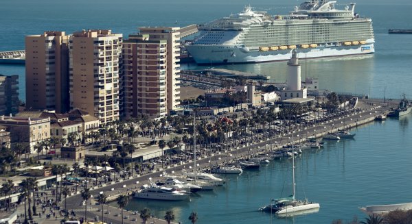 El Puerto de Málaga abre el concurso para una zona destinada a megayates en los muelles 1 y 2