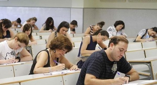 La Junta convoca 2.417 plazas de empleo público para la Administración general
