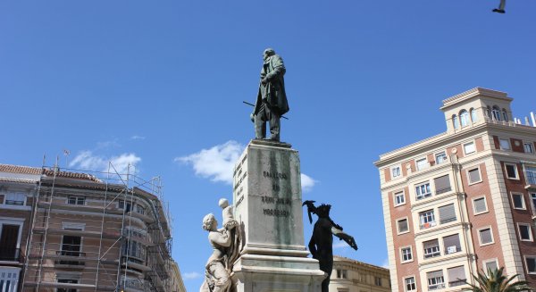 La estatua del marqués de Larios será retirada mañana de su pedestal