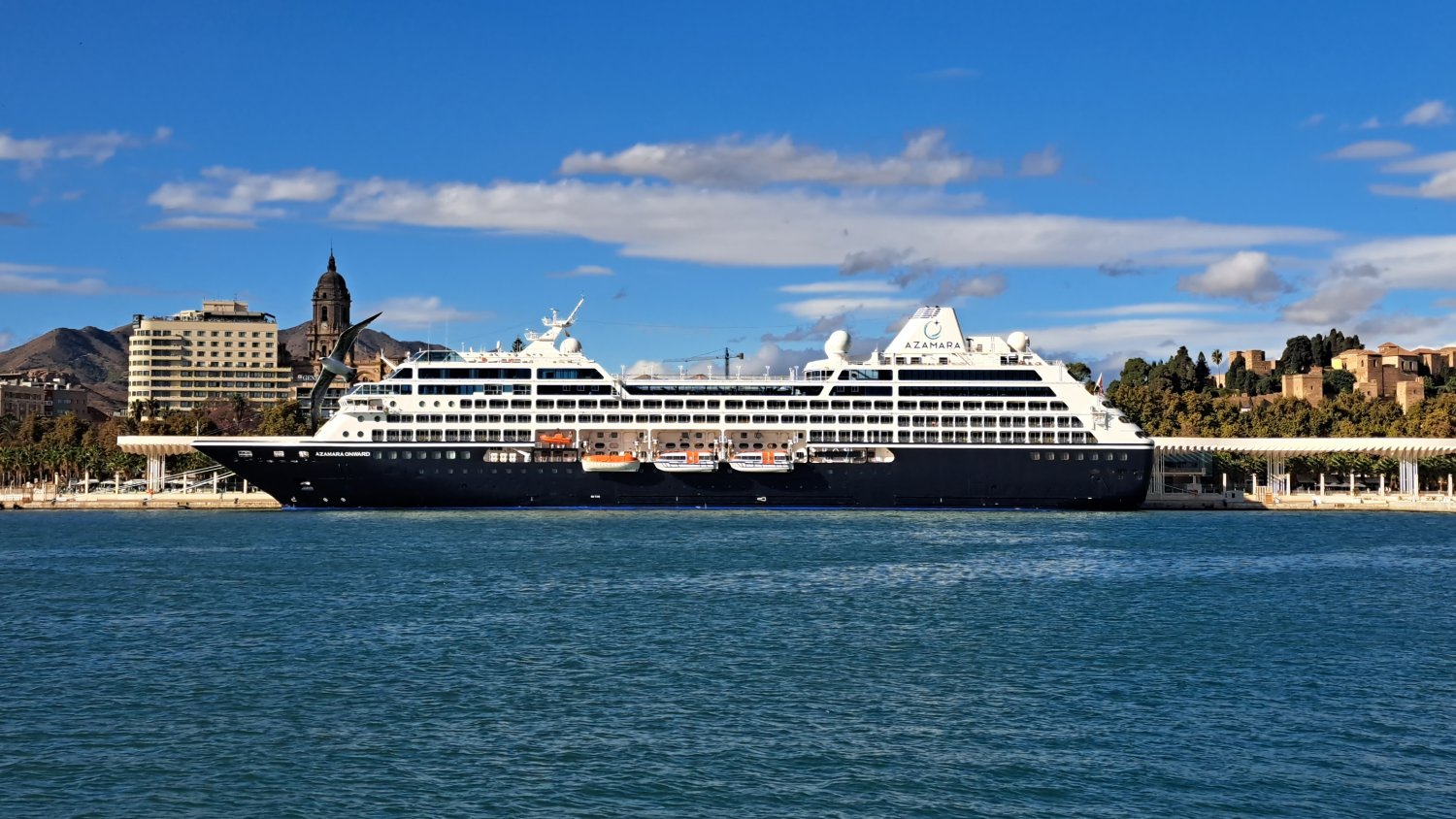 Tres cruceros visitan por primera vez el Puerto de Málaga esta semana