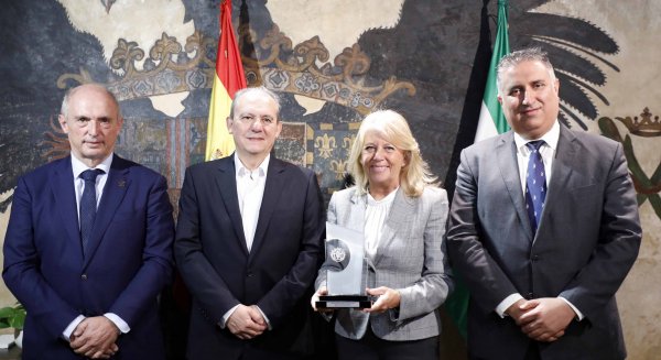 La alcaldesa de Marbella recibe el Premio Ingenio Ciudad Inteligente 2022