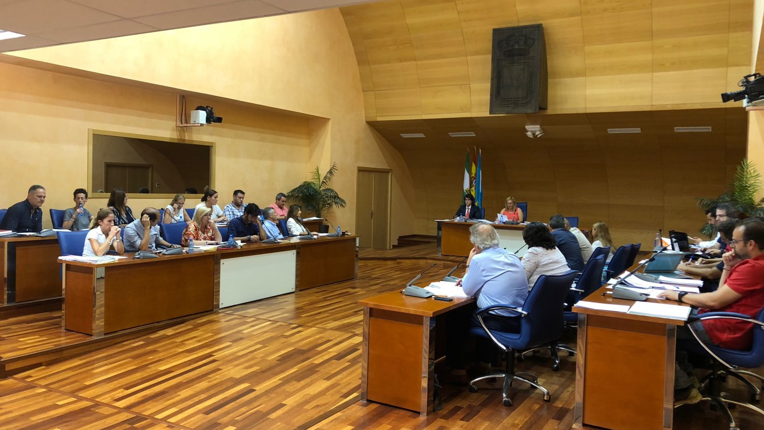 El pleno de Fuengirola muestra nuevamente su apoyo públicamente a los agentes de Policía Local
