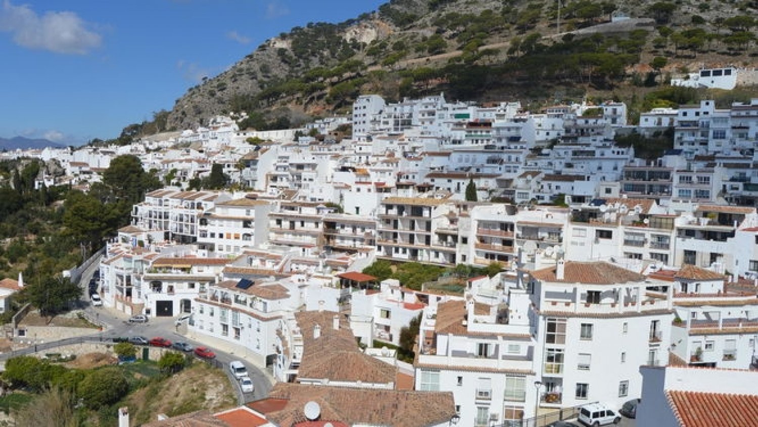Encuentran el cuerpo sin vida de un hombre en la piscina de una urbanización de Mijas