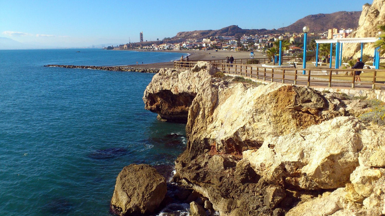 La Diputación invertirá 339.000 euros en la mejora del tramo de la Senda Litoral entre La Cala y Rincón de la Victoria