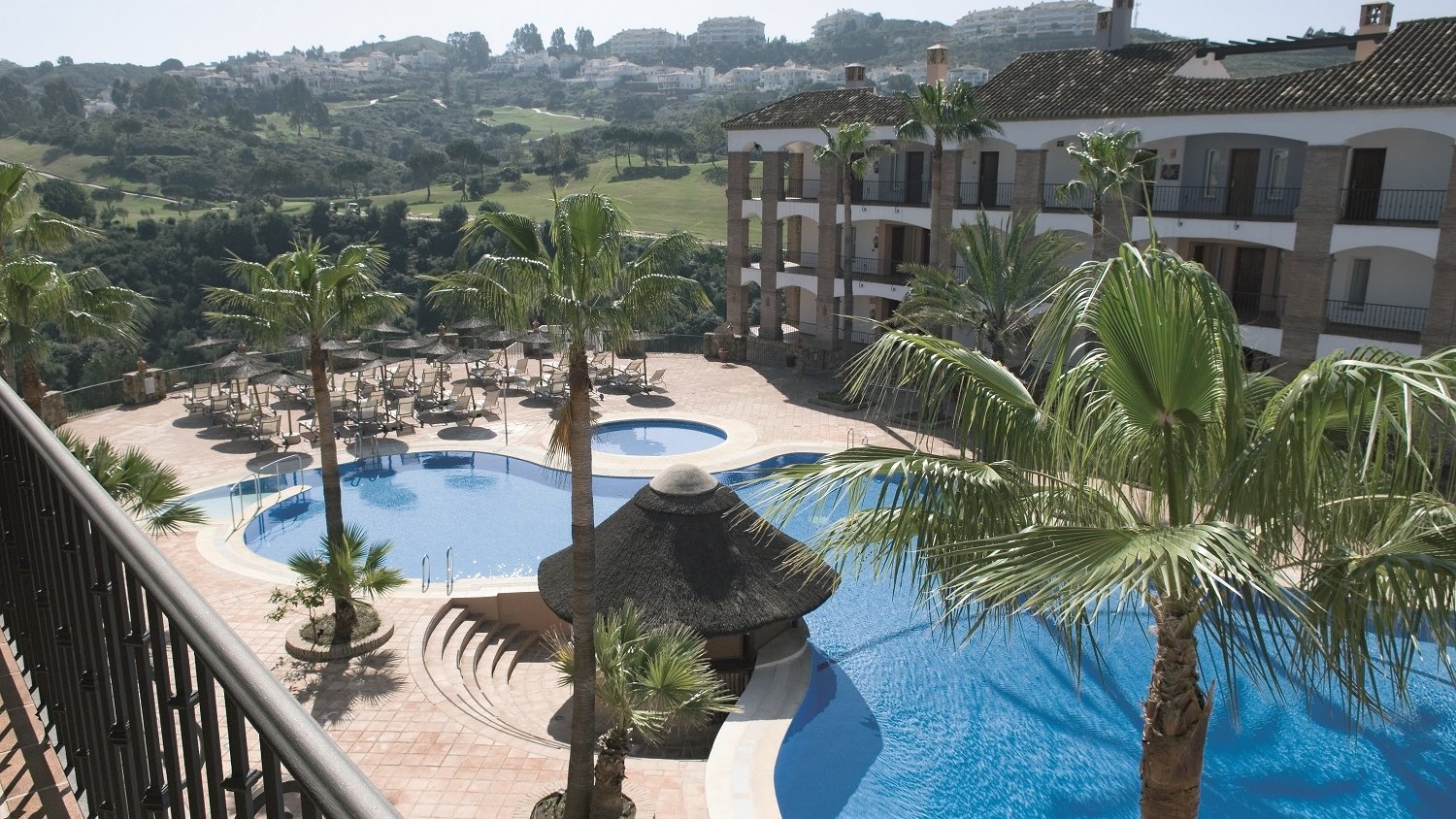 El turismo nacional aumenta en la Costa del Sol en los meses de verano y crece el empleo turístico