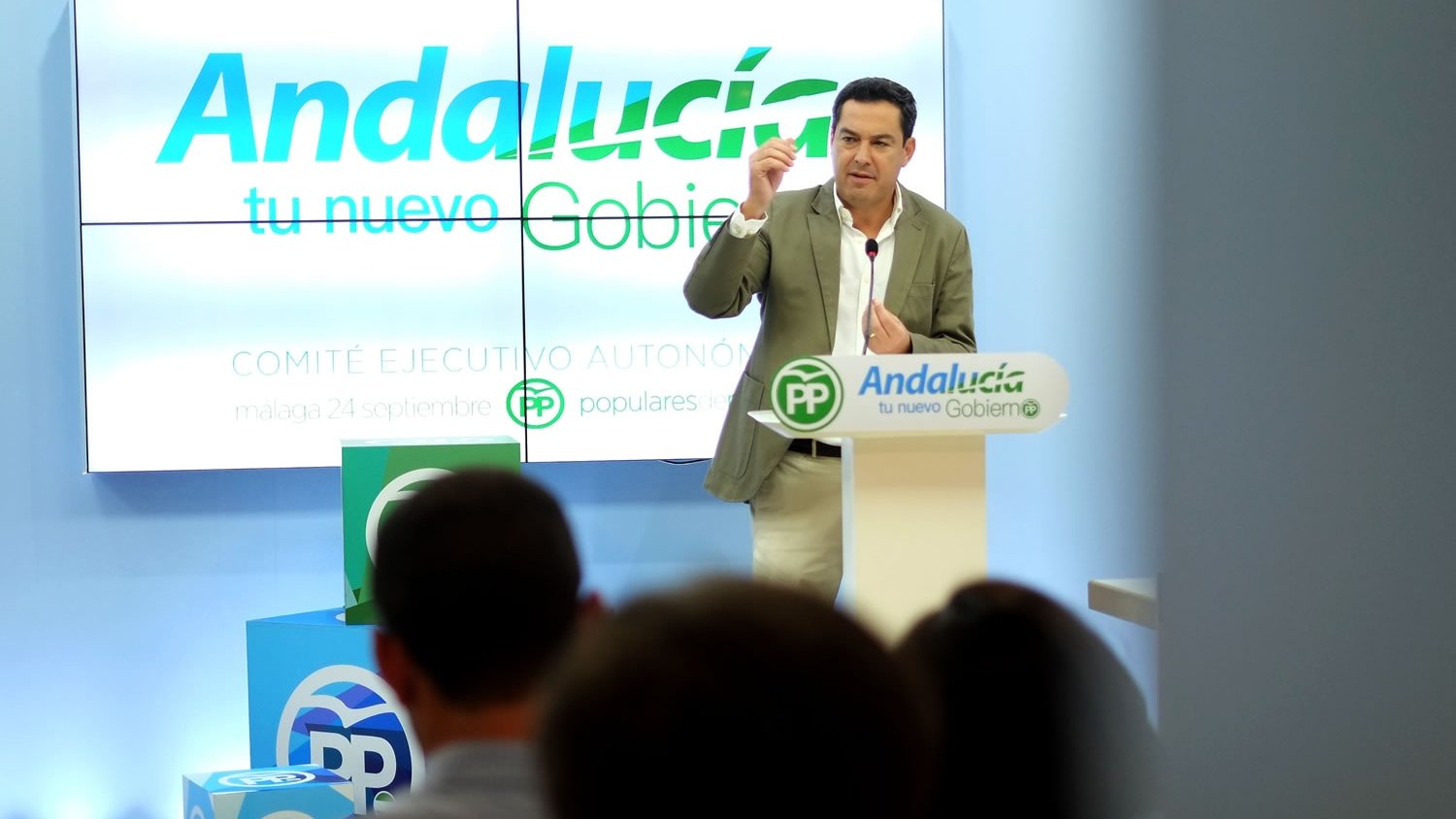 Juanma Moreno reclama a Díaz una fecha para las elecciones y que 
