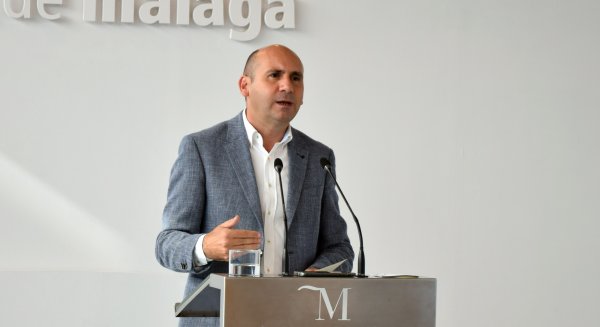 El PSOE critica el despilfarro de la Diputación en un stand propio en la feria turística de Londres