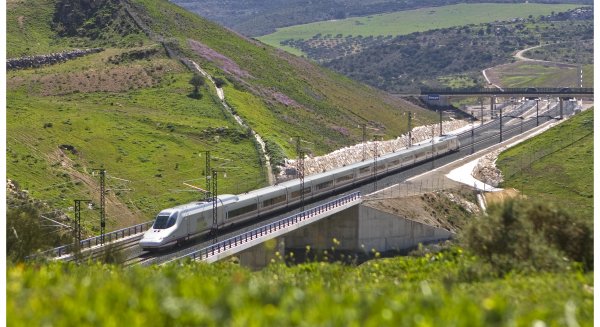 El número de viajeros del AVE Madrid-Málaga creció un 2,7% en verano
