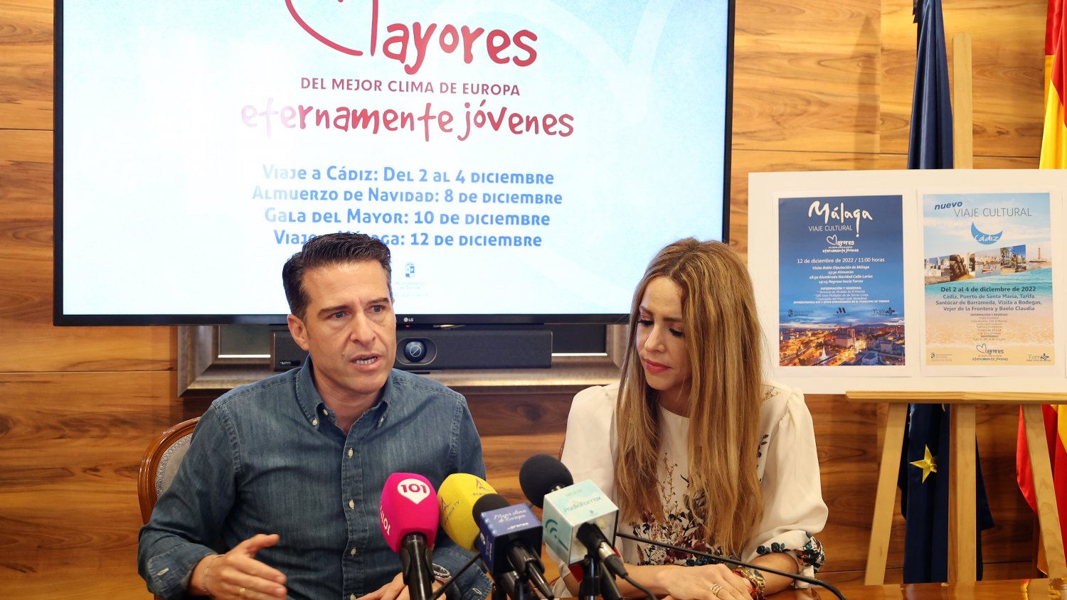 Torrox organiza para sus mayores una programación navideña con la que se sientan 