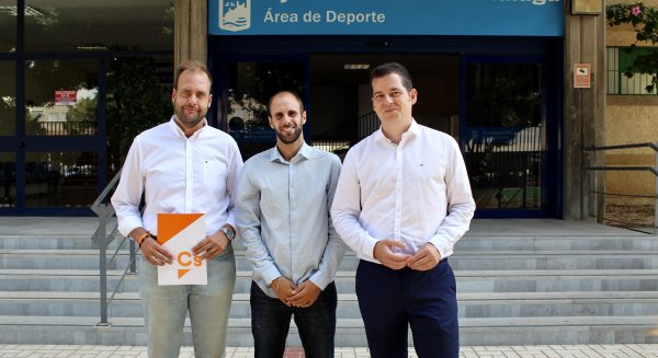 Ciudadanos pide unas instalaciones fijas para que la Asociación Juvenil Mangas Verdes pueda seguir practicando fútbol sala tras la “guerra del ruido”