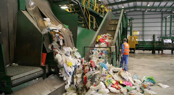 La Diputación recoge una media diaria de 55.000 kilos de envases, cartón y vidrio