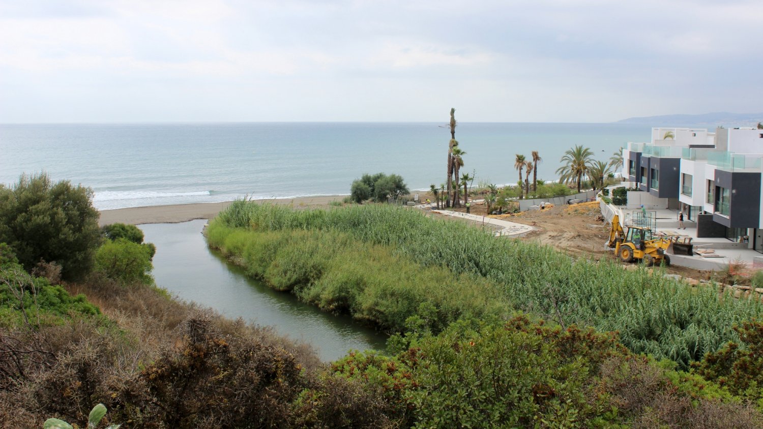 Estepona inicia las obras de tres puentes peatonales del corredor litoral