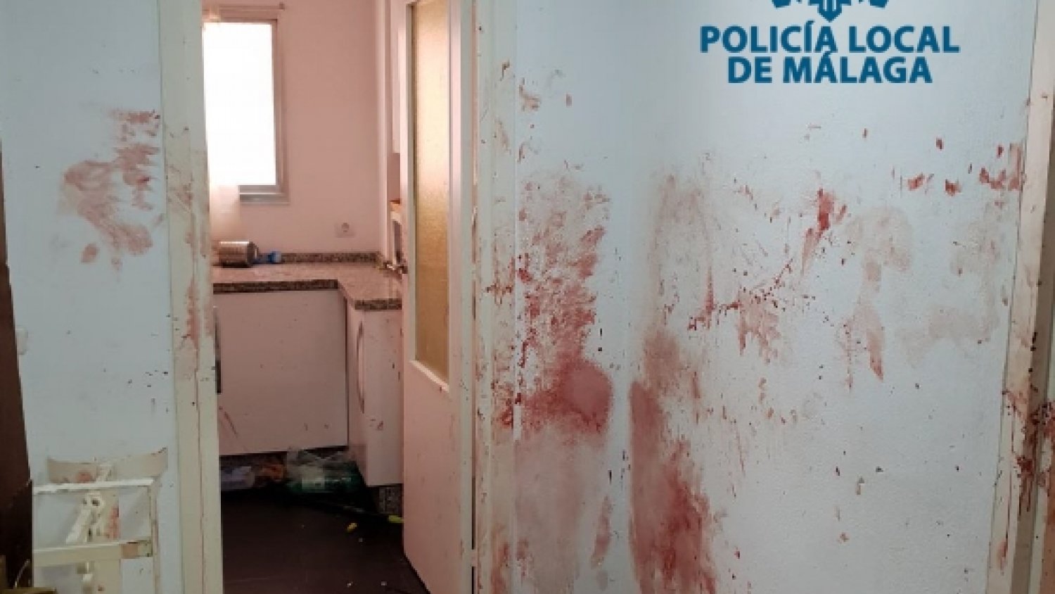 Auxilian a un hombre que se autolesionaba fuera de sí bajo los efectos de las drogas