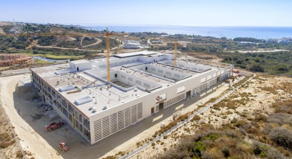 Estepona ya ha saldado más del 50% del coste de las obras del Hospital