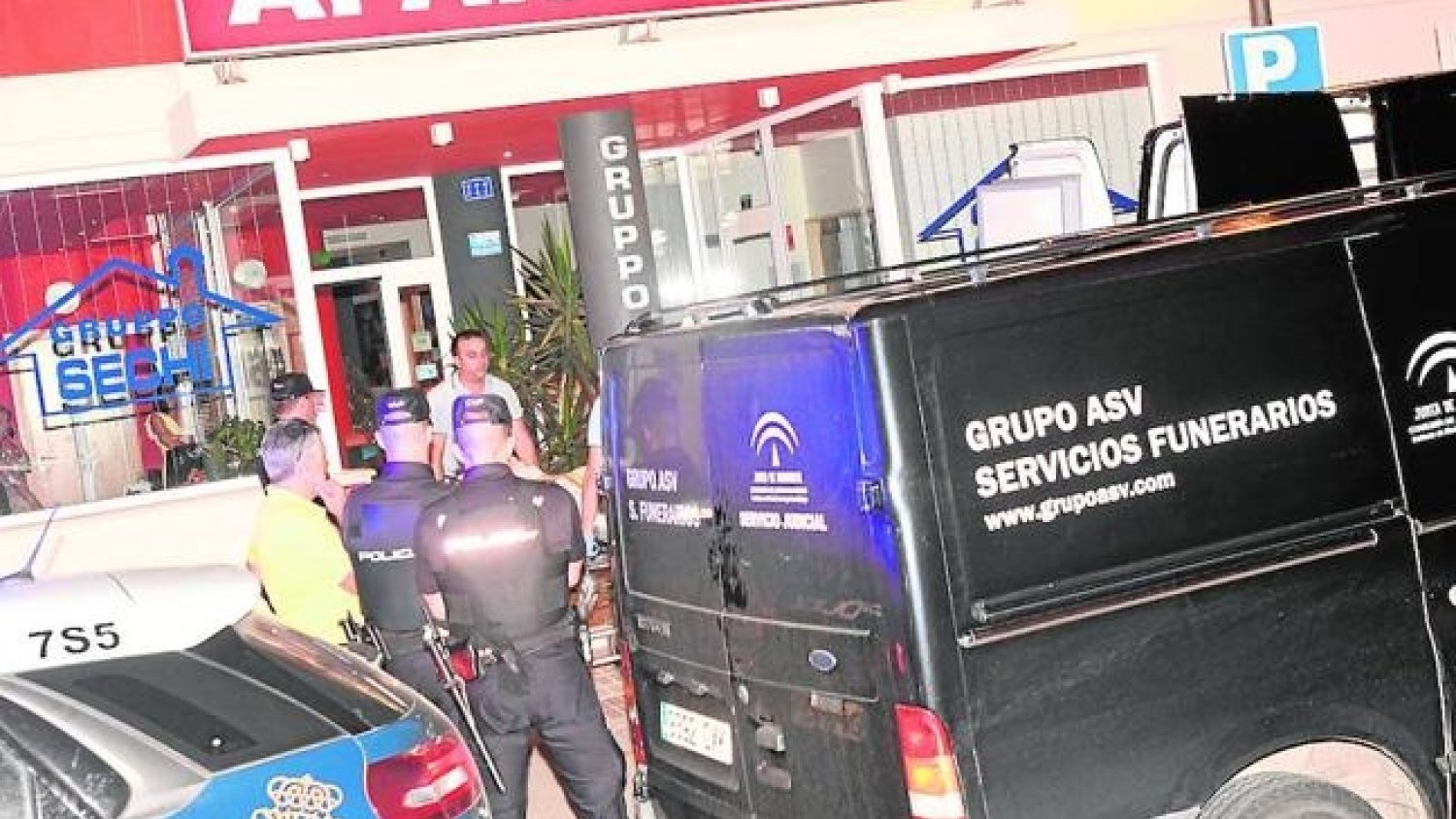 Fallece un británico abatido en una operación policial tras disparar a los agentes
