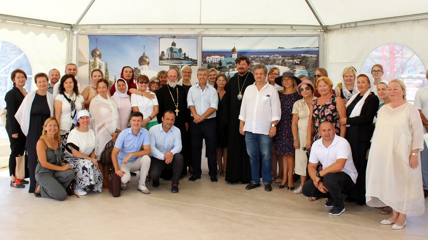 García Urbano coloca la primera piedra de la iglesia cristiana ortodoxa y el centro cultural ruso