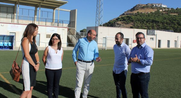El PSOE denuncia que la Diputación lleva dos años sin prestar el servicio de mantenimiento de campos de césped artificial en más de veinte pueblos