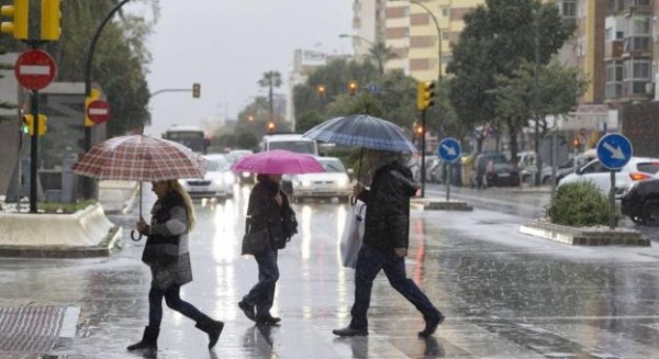 Aemet eleva a naranja el aviso por fuertes lluvias este sábado en Málaga