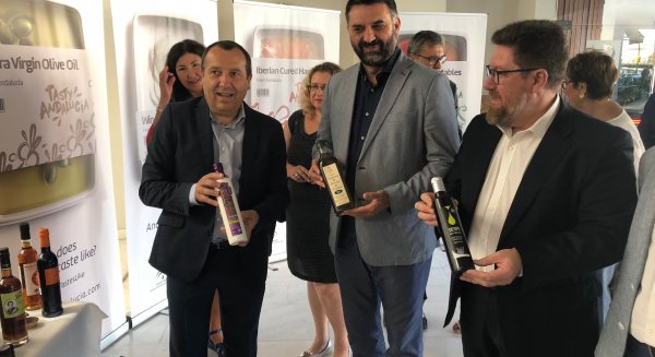 La Junta subraya los grandes beneficios que aporta a Andalucía la unión entre el turismo y el sector agroalimentario