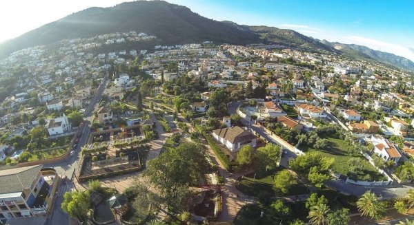 Muere un bombero de Torremolinos al practicar apnea en su piscina en Alhaurín de la Torre