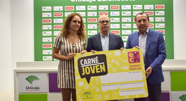 La Junta y el Unicaja Baloncesto facilitan la asistencia de los jóvenes a los partidos en el Carpena