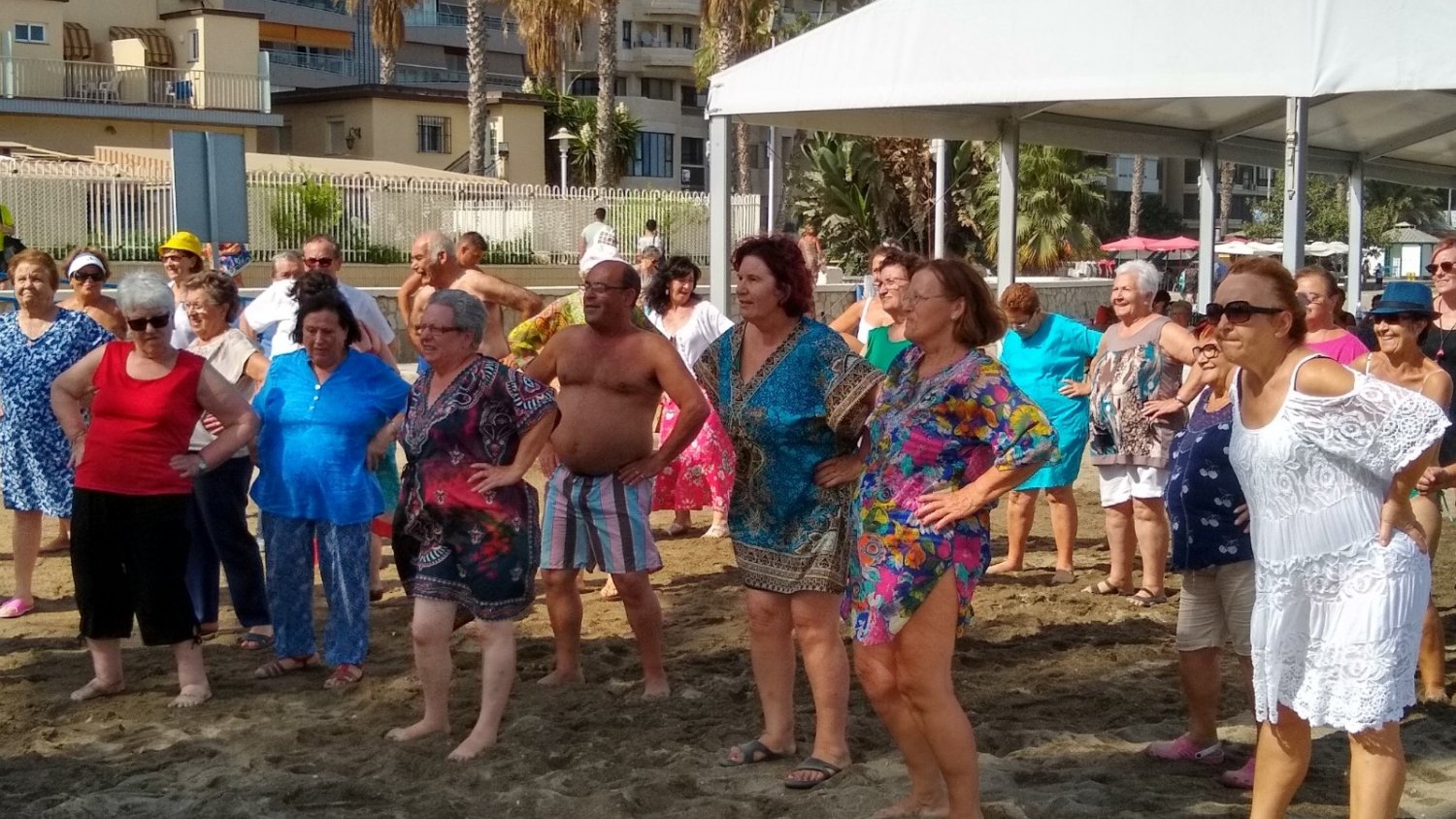 El V Circuito de Ocio y Playa de la Diputación acerca al litoral a 1.200 mayores de la provincia