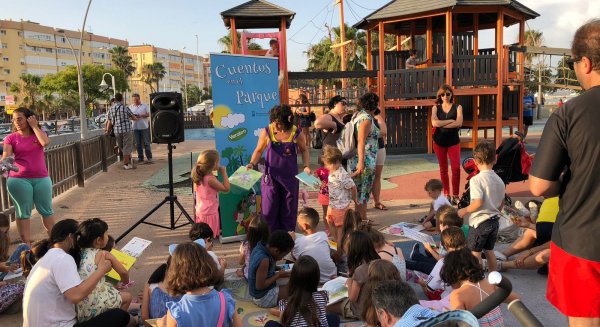 Más de 500 niños y niñas han participado en el programa 'Veraleo, cuentos en el parque'