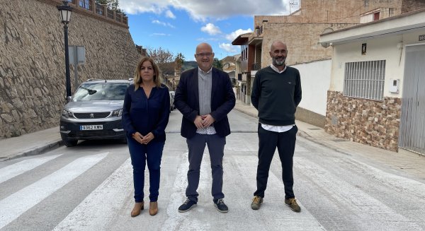Vélez-Málaga instala dos pasos de peatones elevados y canalizado de aguas en el Arroyo de la Molineta