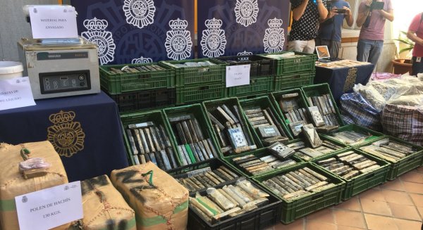 Incautan más de media tonelada de cocaína oculta en bloques de comida congelada en una nave de Alhaurín de la Torre