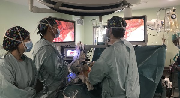 El 80% de las operaciones torácicas del Hospital Regional se realizan con cirugía mínimamente invasiva vídeo asistida