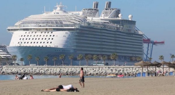 El puerto de Málaga recibirá 10.000 visitantes en cruceros durante la Feria de Agosto