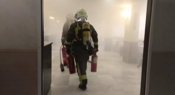 Un incendio en una cocina obliga a desalojar 150 personas de un hotel en Nerja
