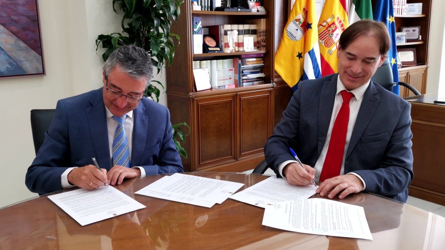 Rincón de la Victoria firma un convenio con el Colegio de Veterinarios para el control de colonias felinas