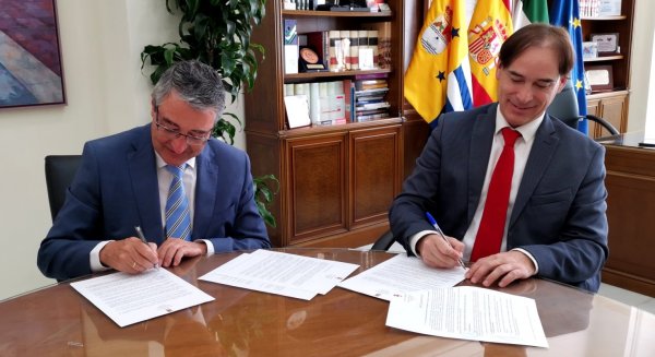 Rincón de la Victoria firma un convenio con el Colegio de Veterinarios para el control de colonias felinas