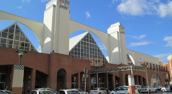 Detienen a un hombre por apuñalar a otro en el cuello en la estación de autobuses de Málaga