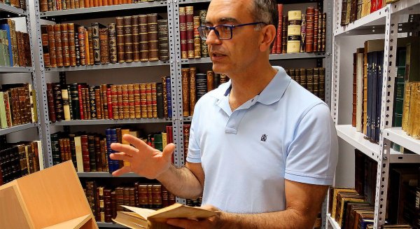 La UMA custodia la colección bibliográfica completa del poeta malagueño Alfonso Canales