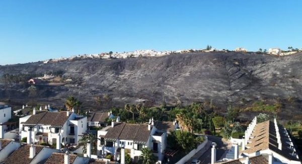 Estabilizado un incendio en Manilva que ha obligado a desalojar esta madrugada a 400 personas