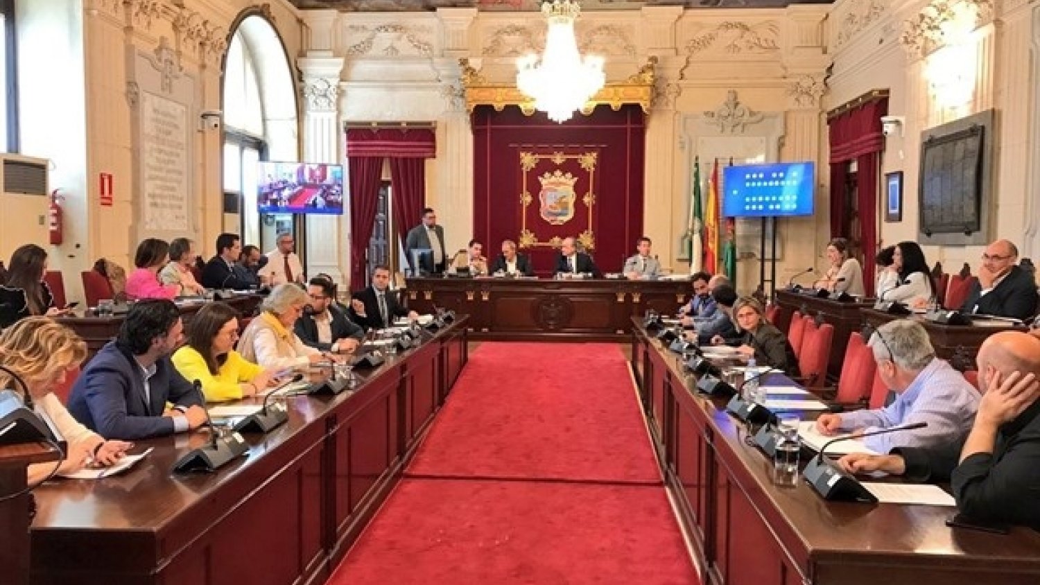 El pleno del Ayuntamiento aprueba solicitar la declaración como BIC de La Mundial