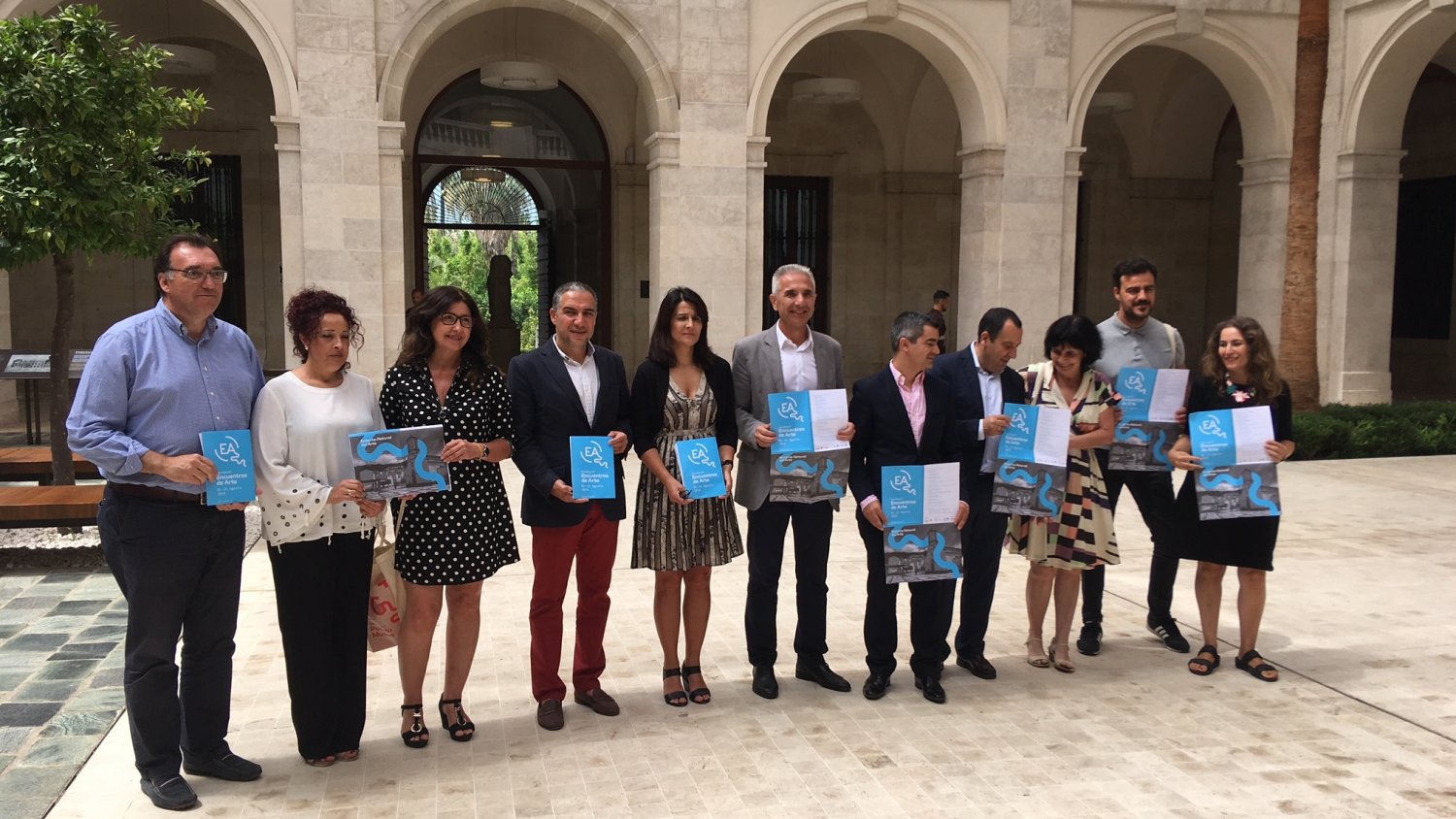 Bendodo destaca el compromiso de la Diputación para apoyar los Encuentros de Arte de Genalguacil