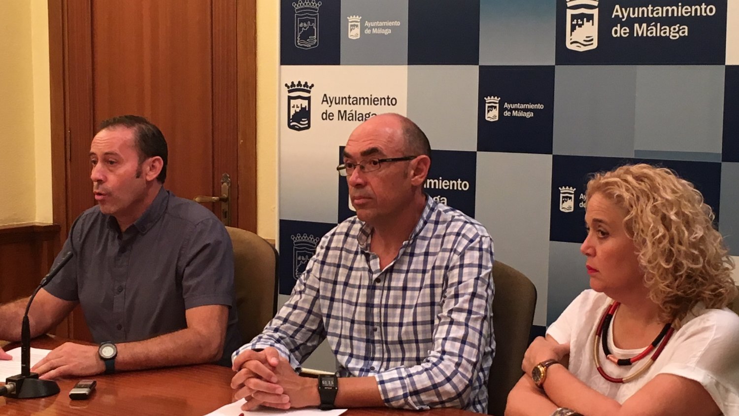 Málaga Para la Gente pide medidas para frenar las prácticas abusivas y competencia desleal de Uber y Cabify en Málaga